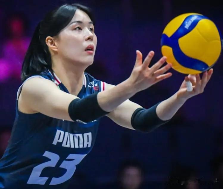 离谱！27次离谱失误！韩国女排赢球输光体面，被业余队狠狠上课谁也没想到！天津