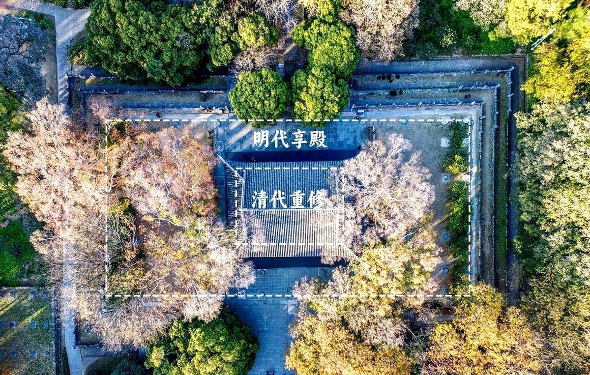 好家伙，上周去明孝陵，我算是看明白了。哭穷说没钱修，反手就把朱元璋享殿里