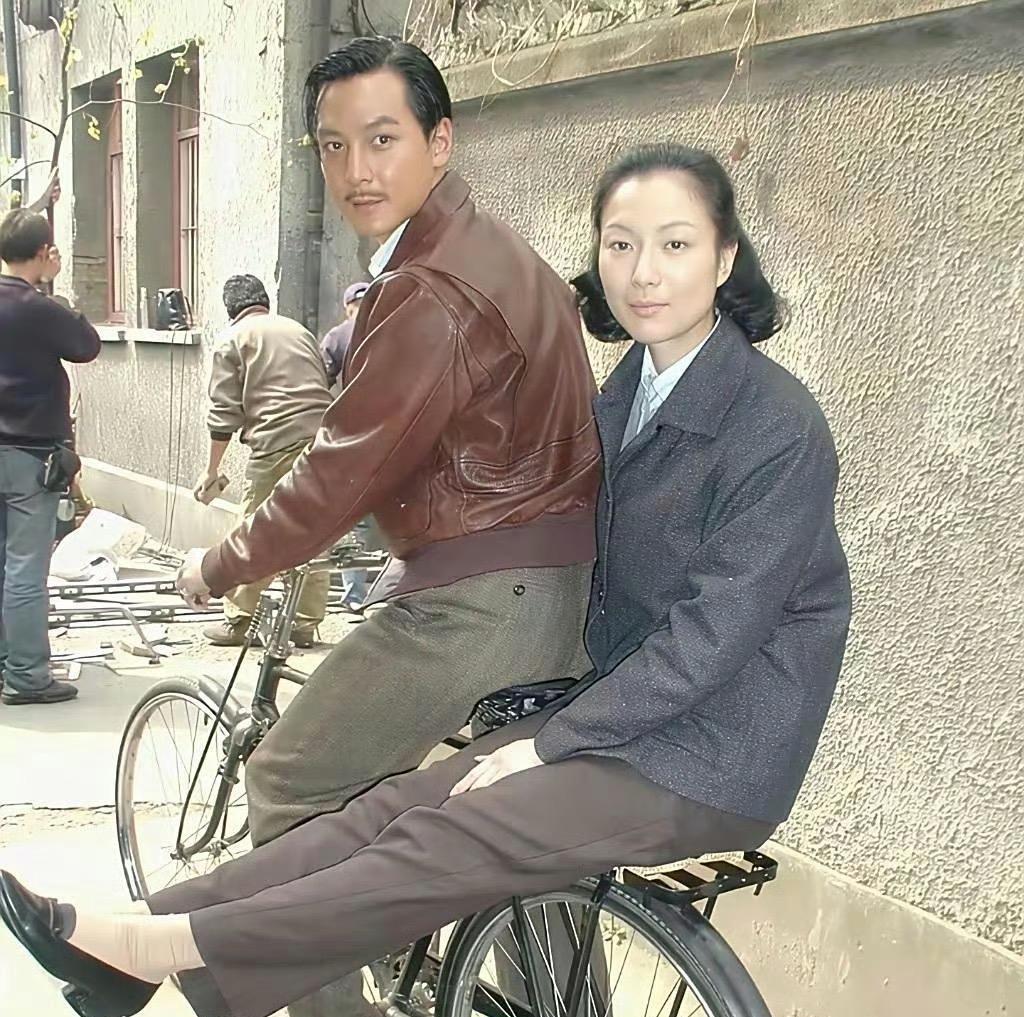 当年的吴彦祖和郑秀文。