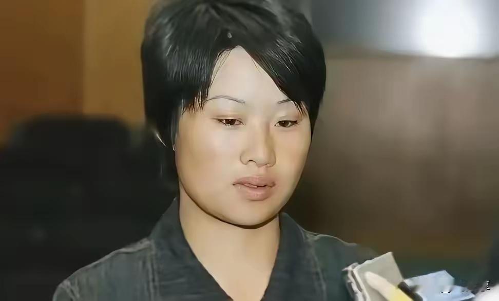 2003年9月10日凌晨，北京某饭店女服务员宿舍内，19岁的服务员吴金艳用一把水