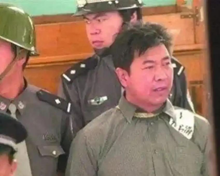 2001年9月，张书海被执行死刑，留下一张照片，到了这个时候他的眼神还透露着凶狠