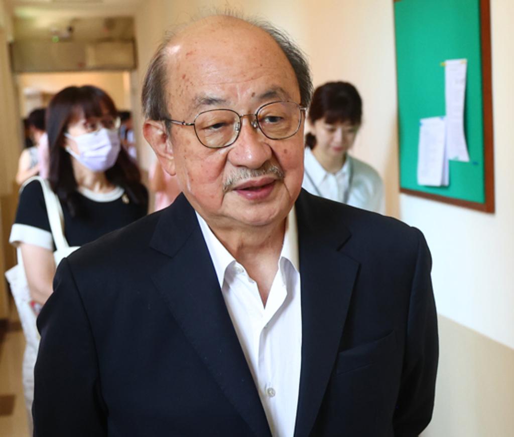 柯建铭不退民进党团纷纷跳船由于726、823罢免蓝委全吞败，加上“重启核