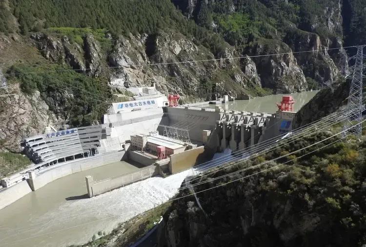 中国蔫悄干大事！雅鲁藏布江上游墨脱要建水电站，已经嚷嚷很多