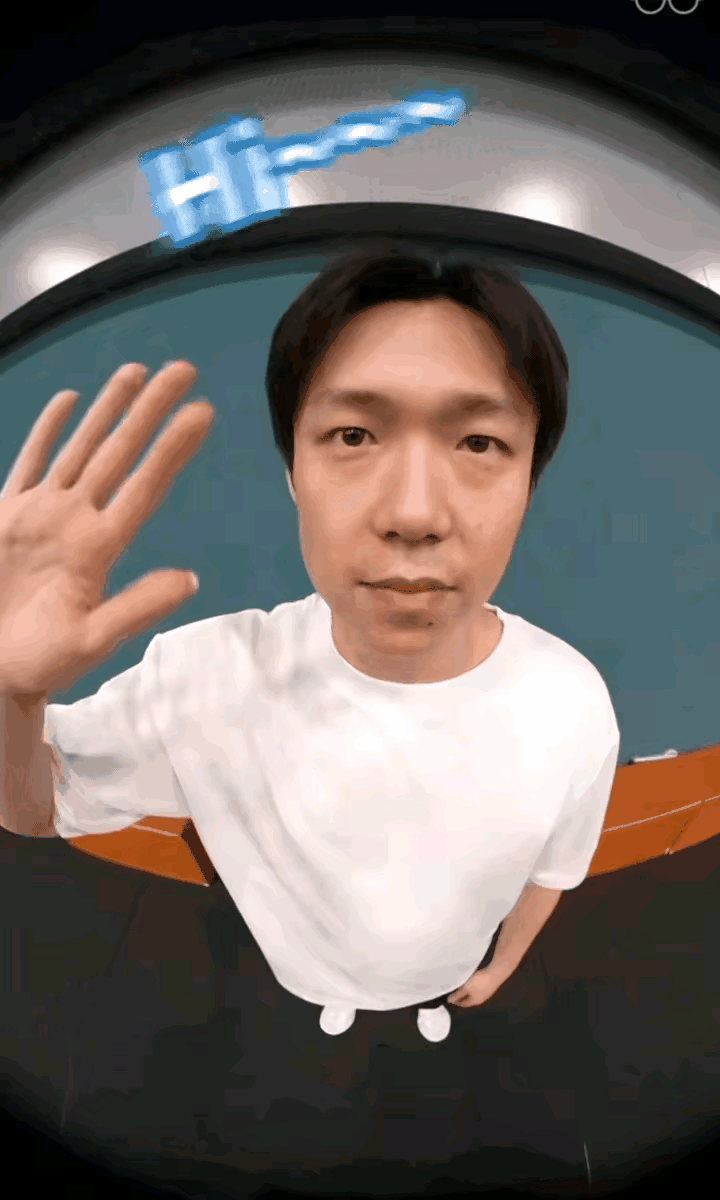 这是谁给大头拍的图，这个视角也是无敌了。这是从猫眼里拍的吗，看楚钦这深深的眼袋