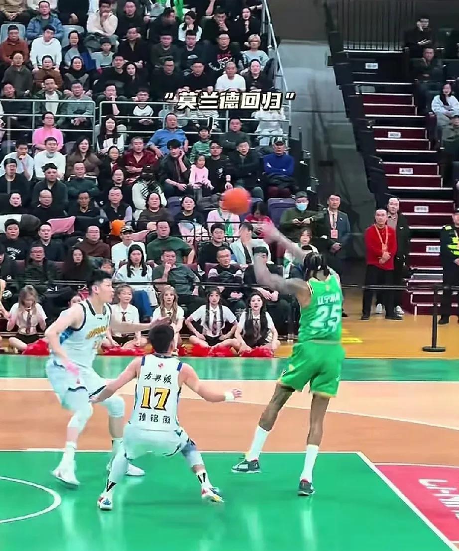 莫兰德的到来，最受益的是他！本赛季辽宁男篮重新引进莫兰德，而莫兰德的到来绝不仅