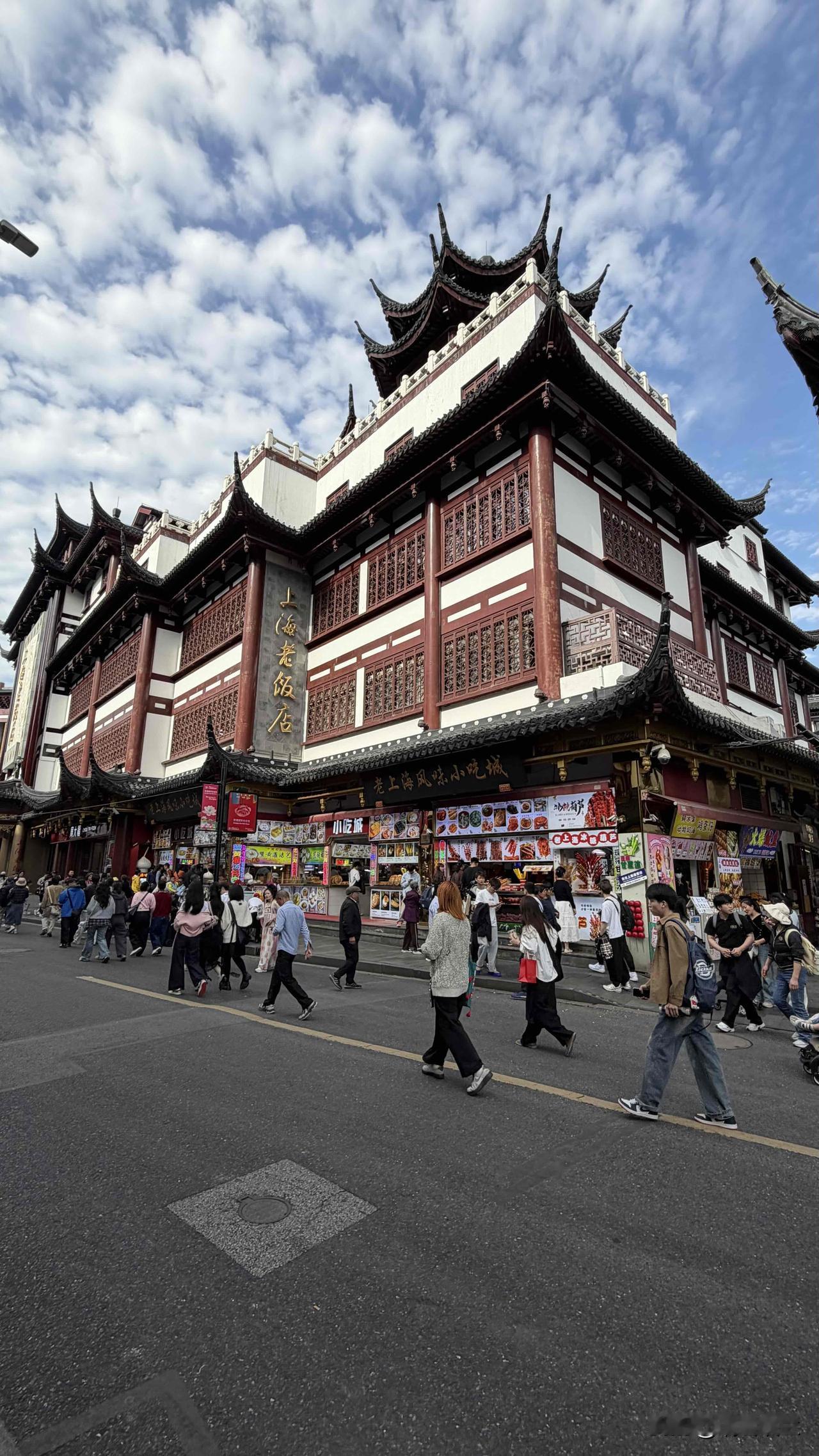 一位外籍女士的行为，让我们几个既感动又内心过意不去。昨天与同学逛街，下午从