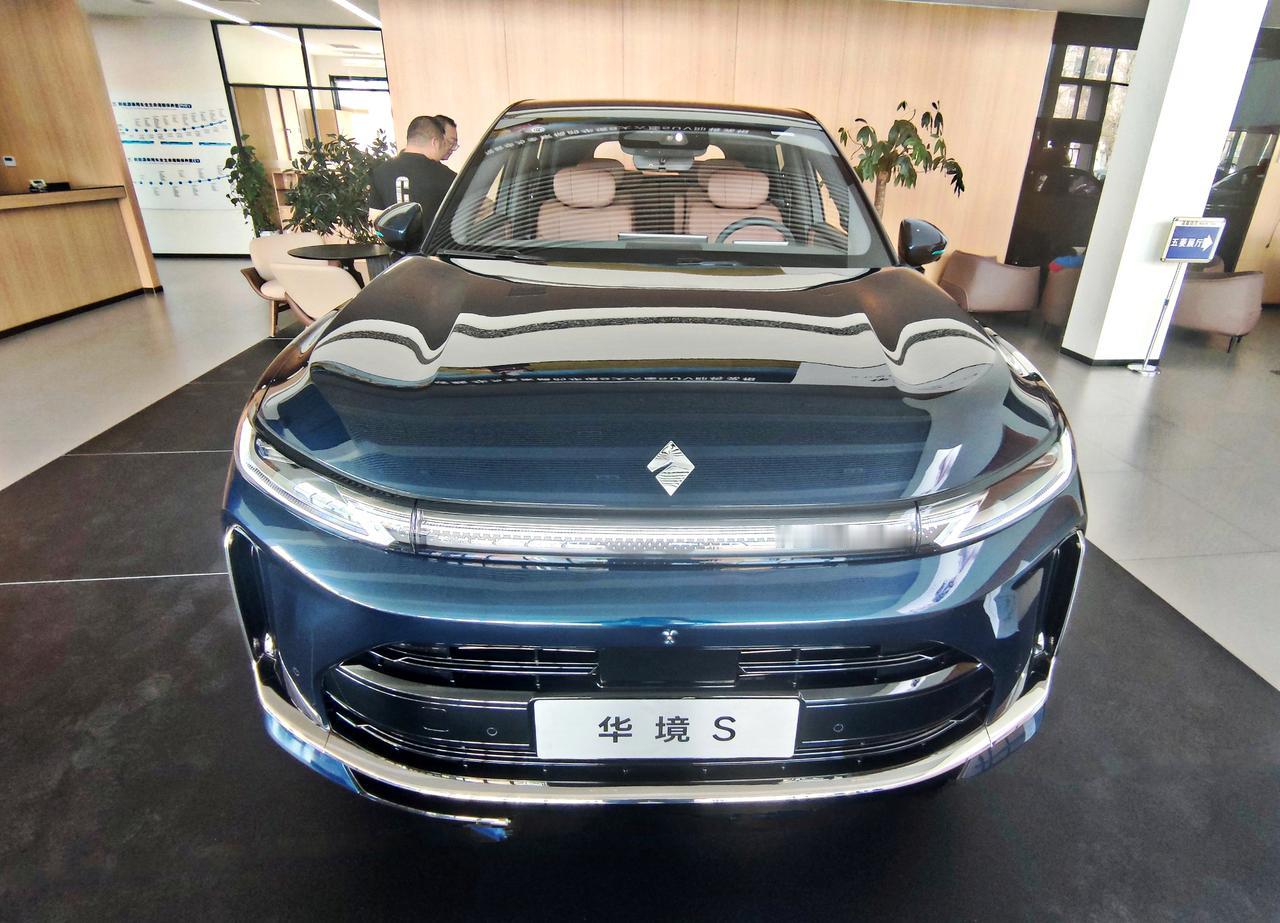 华为乾崑旗舰《华境S》上市上汽通用五菱与华为联合打造的，科技旗舰一大六座