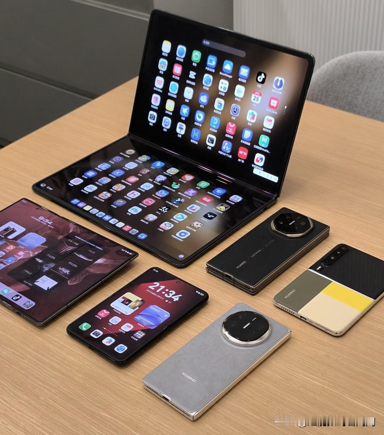 一季度会有一波旗舰折叠屏大乱斗，参赛选手分别是华为PuraX2，荣耀MagicV