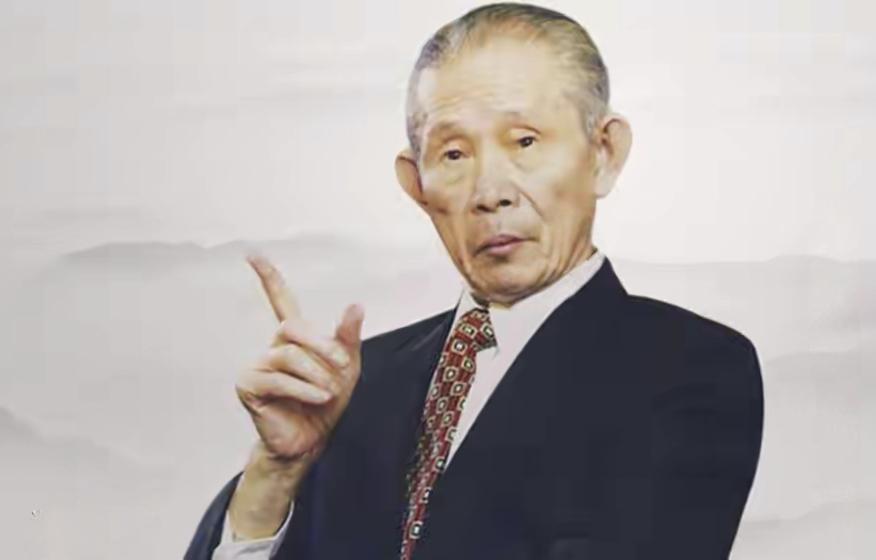 华人首富王永庆太让人敬佩了！身为塑料界霸主，千亿身家却抠到极致：理发自己洗头、毛