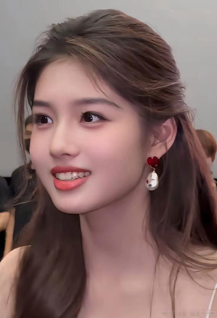 艾米从小美到大