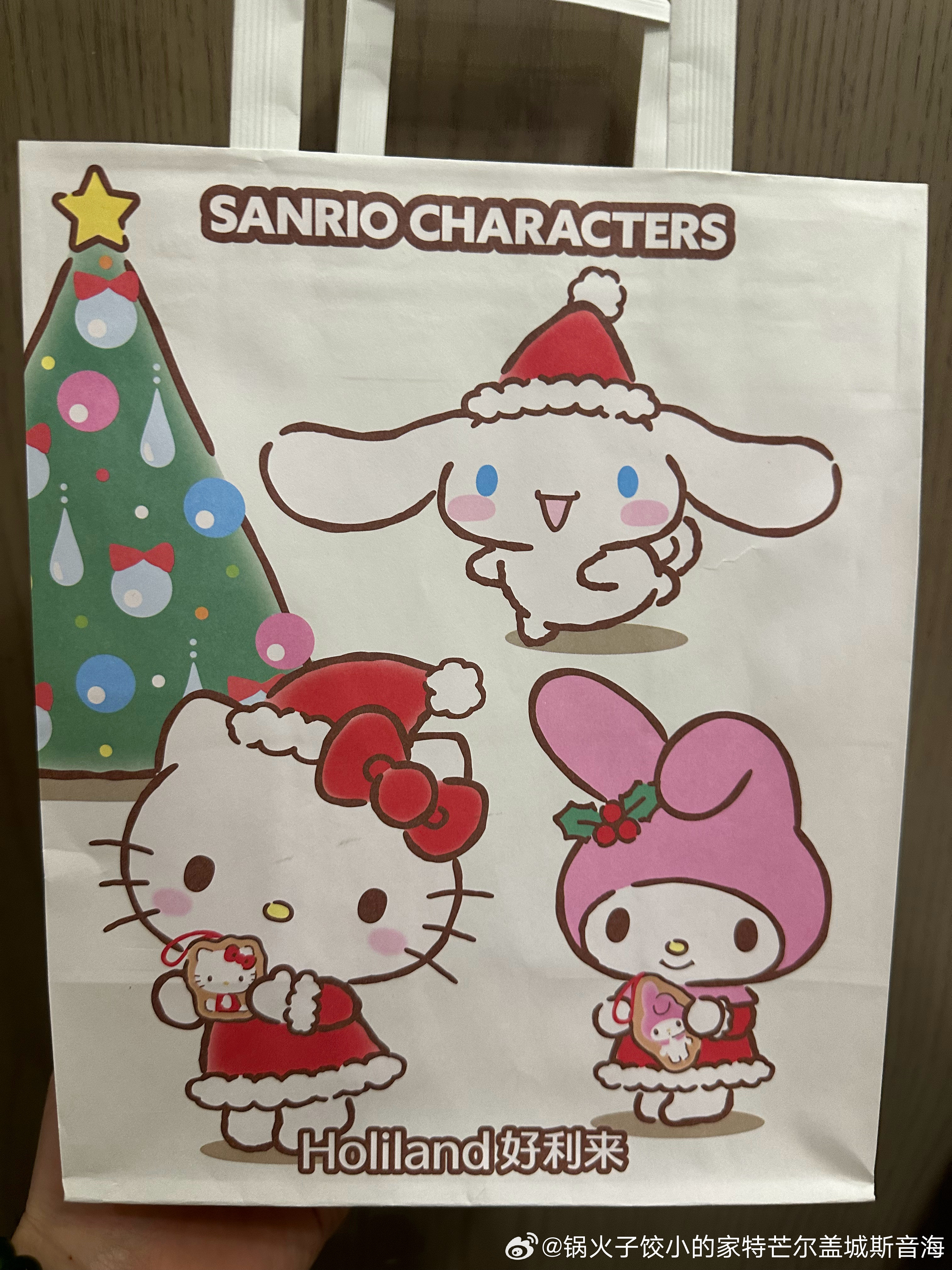 好利来不止装服务员的袋子好看，装蛋糕的袋子也挺好看！