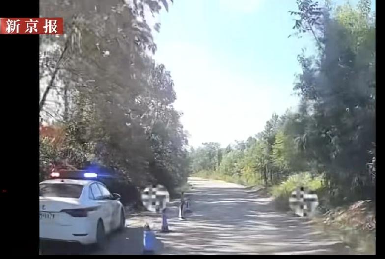 唉，真是让人心痛……湖南东安一个正在读研的年轻人，9号那天去镇上拿快递，碰到有人