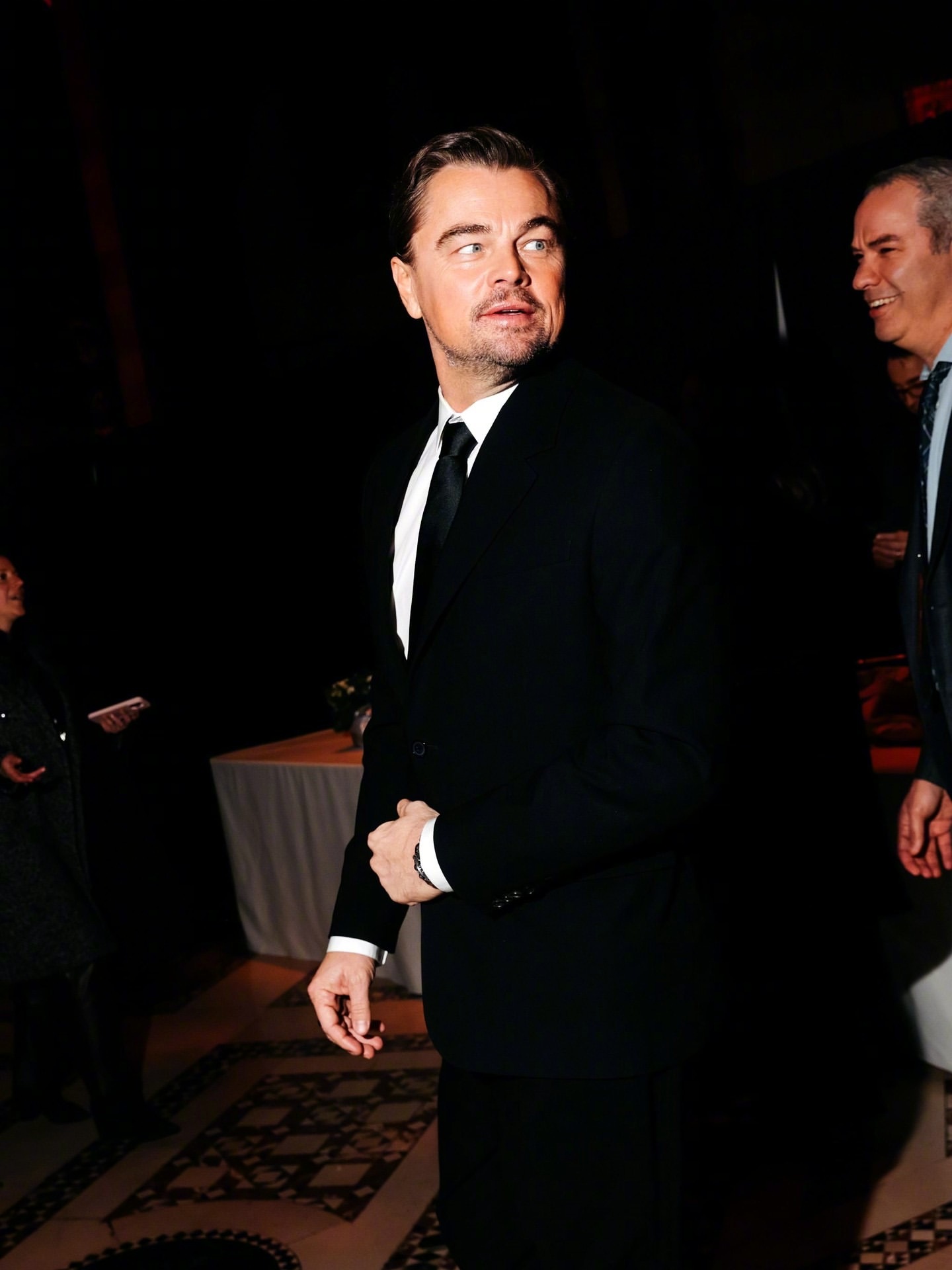 出席纽约影评人协会年度颁奖晚宴的莱昂纳多·迪卡普里奥、路易莎·雅各布森、蔡斯·英