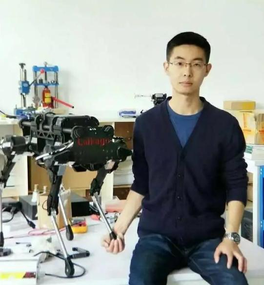 一觉醒来，浙江大学和上海大学都沉默了，当年王兴兴因英语差被浙大拒之门外，转而去了
