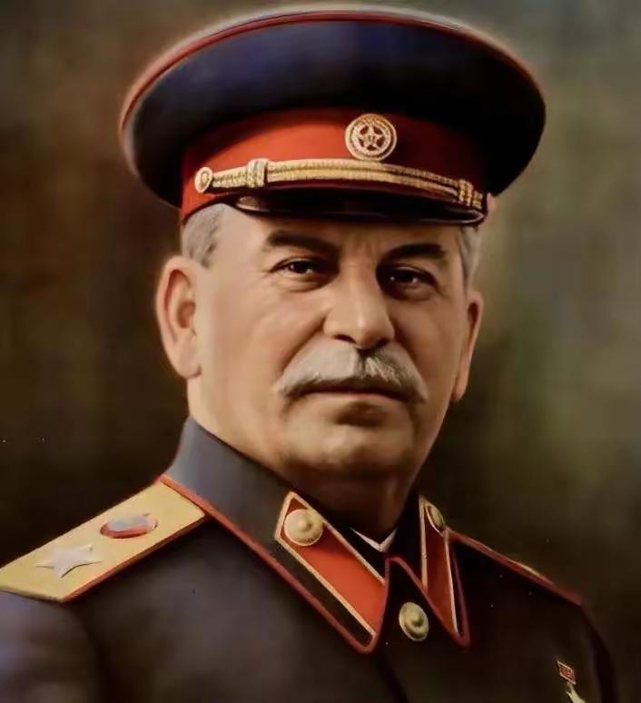 苏联号称“人人平等”的社会天堂，却从斯大林时代起，悄悄建起一套只对特权阶层开放的