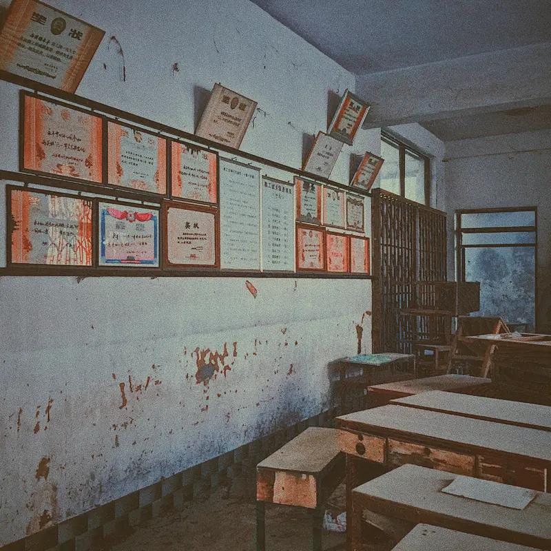 孩子马上上初中的家长，肯定会想尽一切办法给孩子选一个好班。但是有得必有失，选一个