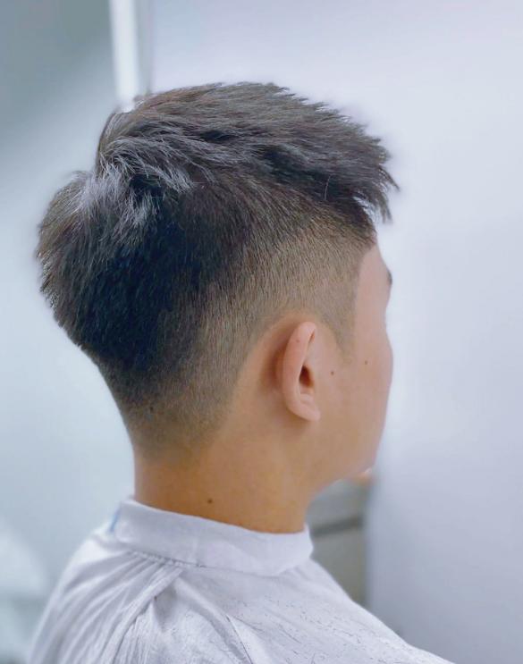 “玩不起！”山东菏泽，一男子在理发店办了张会员卡，每次理发19元，卡里还有400