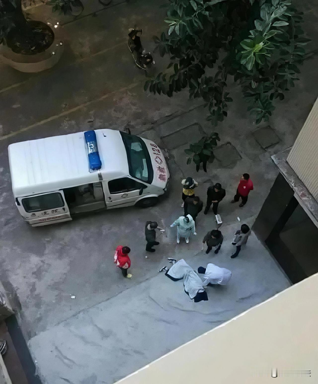 为了赚钱做非法交易而丧命，就问亏不亏？陕西西安，女子与嫖娼者达成300元的服务交