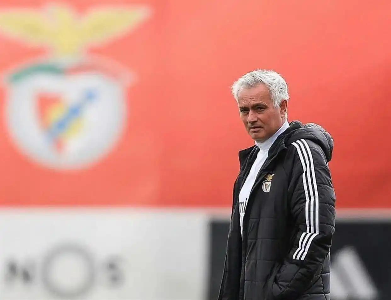 【本菲卡客场1-1平，穆里尼奥承认无法夺冠，亚军也玄】穆里尼奥赛后直接宣判争冠无