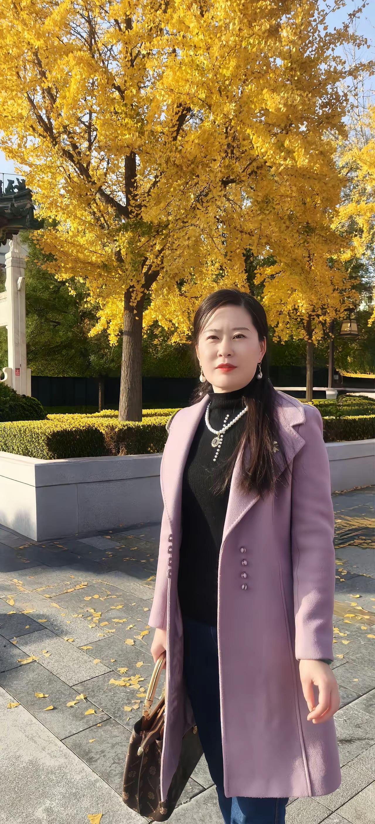 我大姨55岁离异后，就四处游玩。这日子靠谱吗？离异生活感悟退休大姨