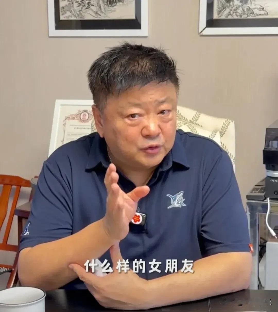 洪剑涛给儿子定下择偶标准！61岁的洪剑涛和34岁的儿子洪洋最近合拍视频，聊
