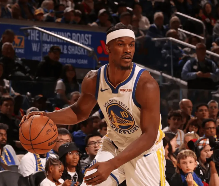 昨日NBA常规赛圣诞大战，勇士126-116战胜独行侠。勇士球员吉米﹣巴特勒全