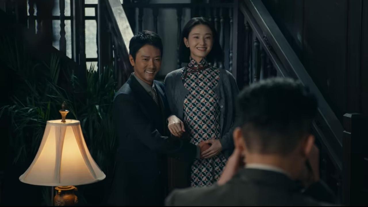 《醒来》金宝亲手除掉了小姨娘杨小仙！原来，杜黄桥并没有杀死杨小仙。在电视剧《