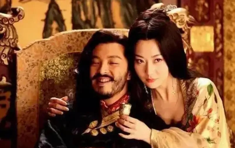 公元630年，李靖夜袭突厥，俘获义成公主。他剑指公主：“降不降？”公主笑道：“我