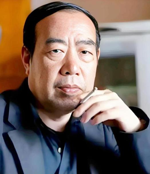 贾平凹的两个女儿，活成了截然相反的两个极端！大女儿贾浅浅顶着父亲的光环，在文坛摸
