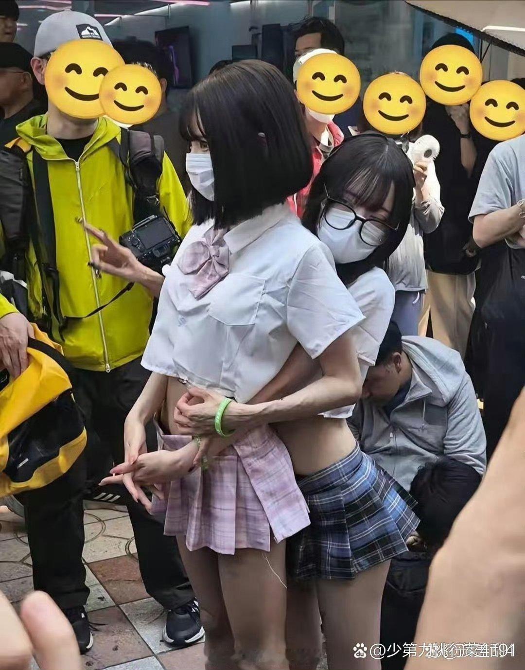 为什么她这么年轻，手上却布满了皱纹