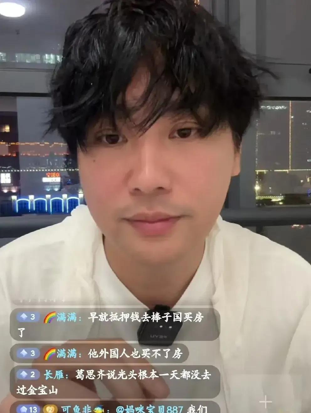 小杨阿姨哭了，给主播打电话诉苦！近日，她被黑粉黑惨了！黑粉嘴巴太毒，说的她那些话
