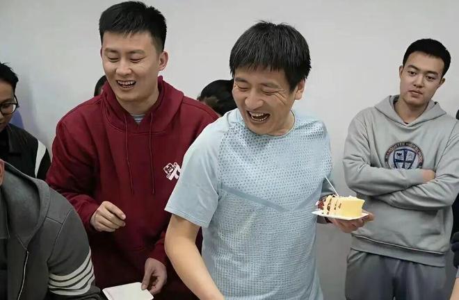 张雪峰公司：危机开始出现了 当创始人没了，众人关注的目光全都转向了新上任的总