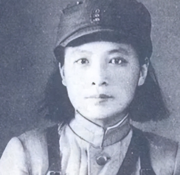 1939年，不幸被捕的抗联女战士在给鬼子洗衣服时突然发现了丈夫的衣服，她顿时意识