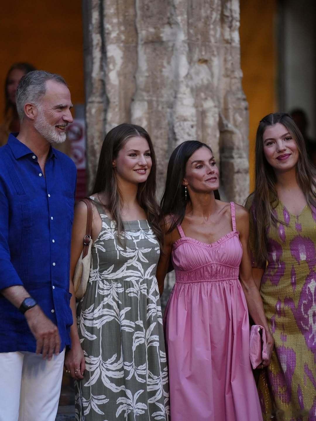 西班牙王室🇪🇸8月5日，费利佩国王、莱蒂齐亚王后、莱昂诺尔公主、索菲亚公主