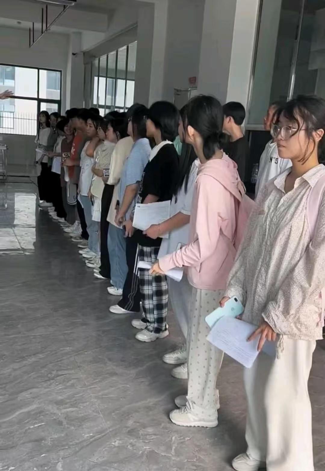 厂里新来一批女工，全车间光棍都乐疯了！我却想说句大实话！厂里新来一批女工，