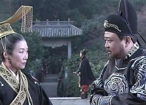 700年，76岁武则天来看望临死前的狄仁杰。想不到，濒临死亡的狄仁杰却提出一个“