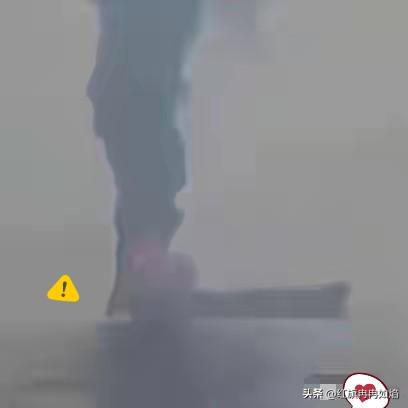 就在刚刚，霍尔木兹海峡传来了震撼全球的消息。当地时间3月1日，霍尔木兹海峡传