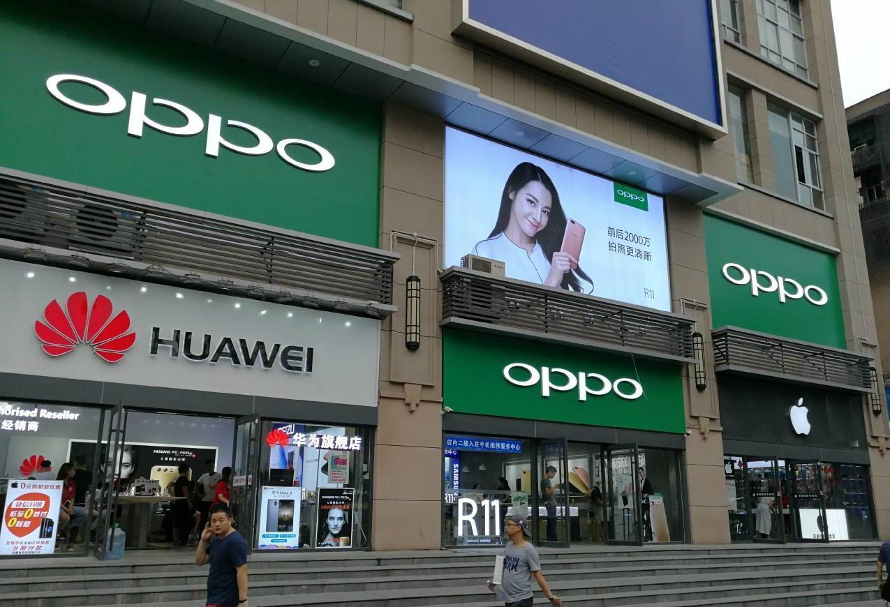 17e降价后只要3000多，这个价格还是很有吸引力的，不能白便宜苹果。起因是