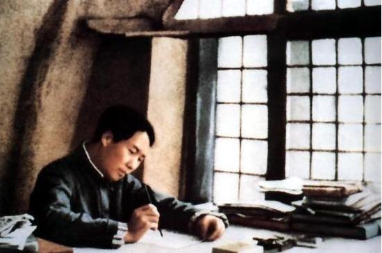 他是中国共产党的第一任掌门人，被开除党籍8年后，58岁的他刚从国民党的监狱里走出