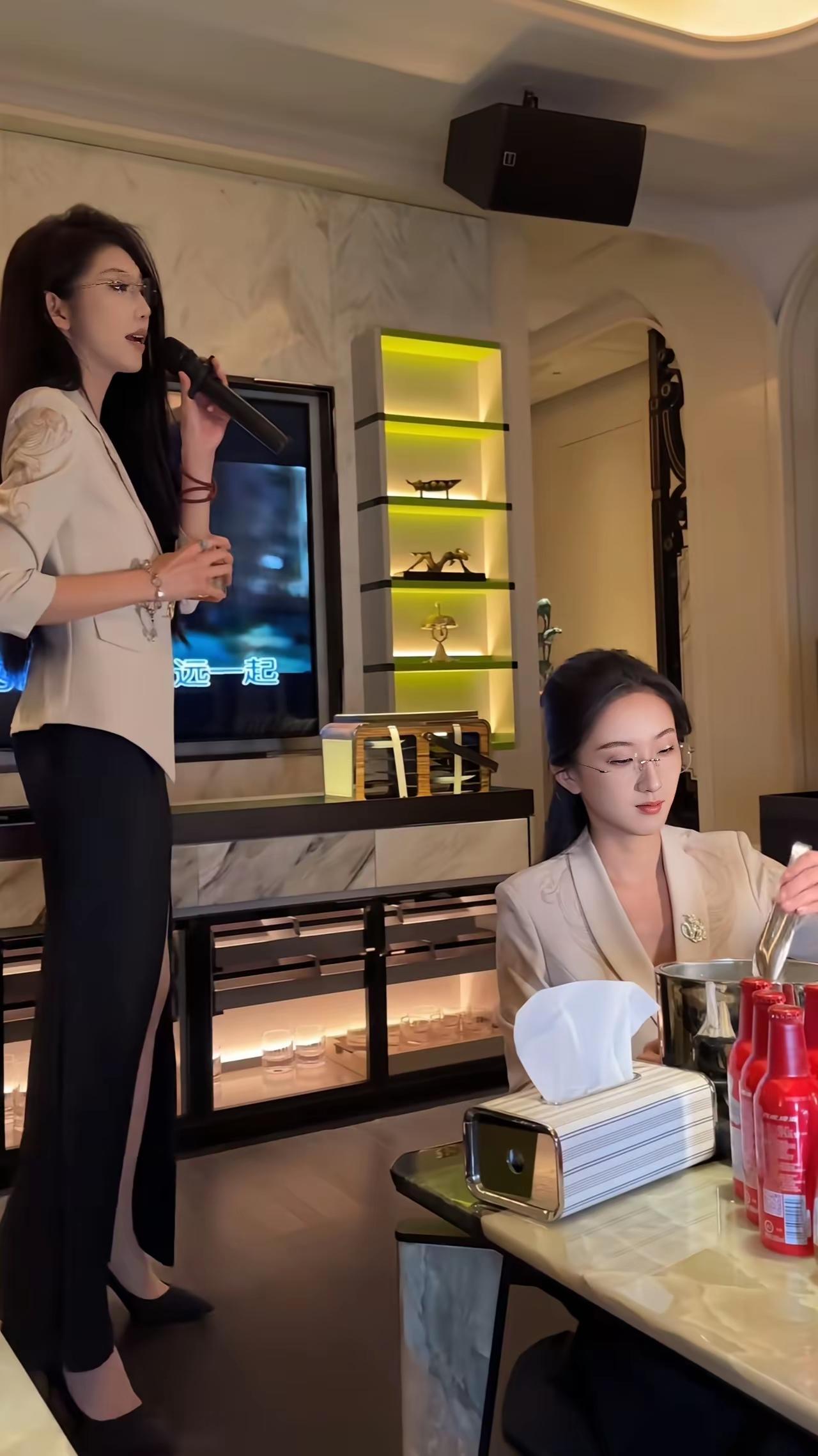 以前不知道商k是啥只知道KTV现在才知道原来这一切一般人真的消费不起啊，这
