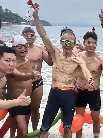 王石在深圳大梅沙，练成这样了吗？