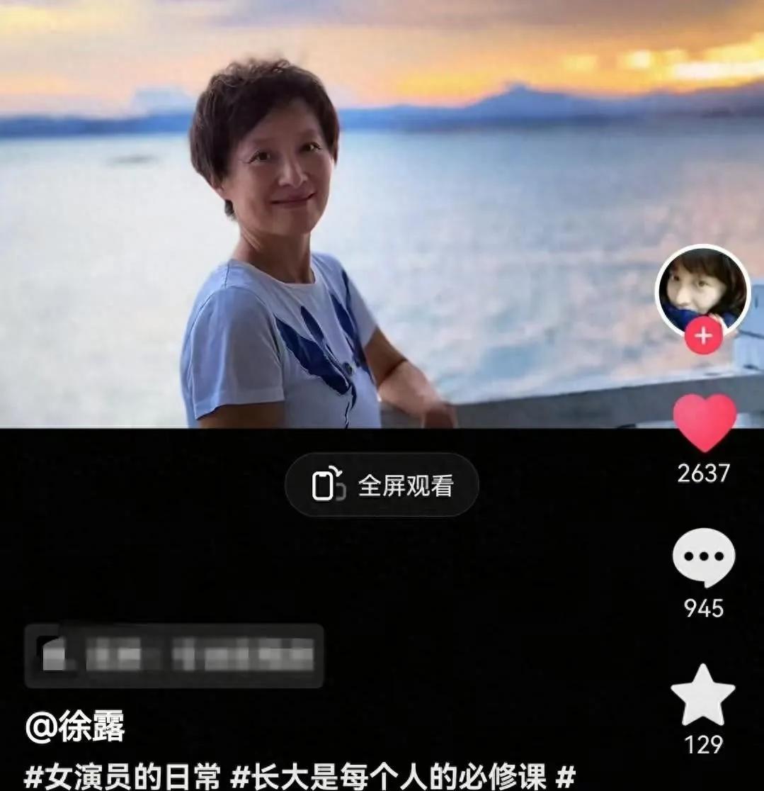 谁能想到可云已经49岁了，这状态太真实了。没有医美痕迹，只有灿烂真实的笑容。想