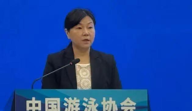 周继红杀了个“回马枪”，昨天刚被泳协官宣重新上岗！三个月前退休免职？那是行政岗