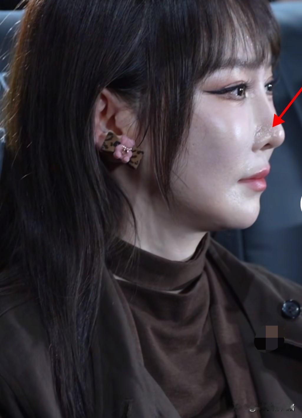 我敢说看了她的眼睛，你的眼睛都感觉会酸想要流泪！萨顶顶以前不是这样的啊，挺灵动