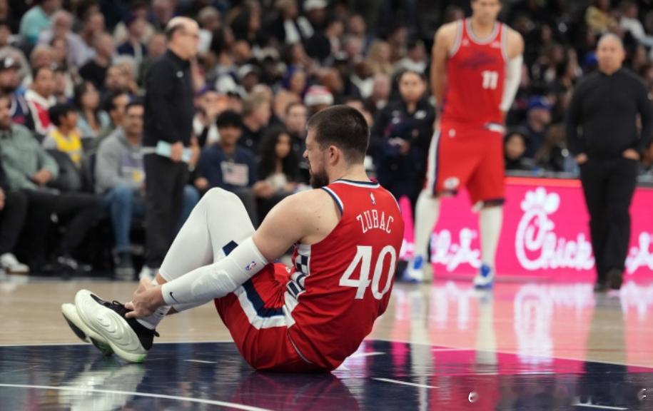 据ESPN名记ShamsCharania报道，快船中锋伊维察·祖巴茨将在对阵波