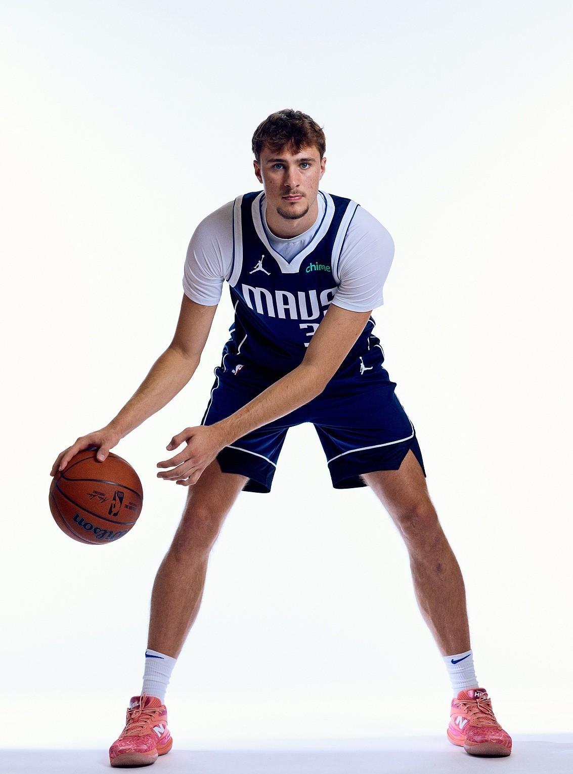 NBA状元弗拉格太可怜了，母亲只允许买18万美元以内的汽车！近日，NBA新科状