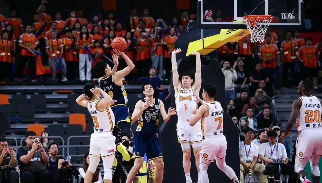 赛制焕新+格局剧变，这季CBA太上头！本赛季CBA彻底打破“旧剧本”，四节