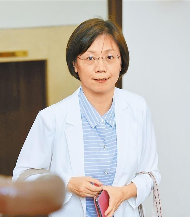 翁晓玲这硬骨头，是国民党里敢直接提案冻结赖清德手下卓荣泰薪水的狠角色。就因为她看