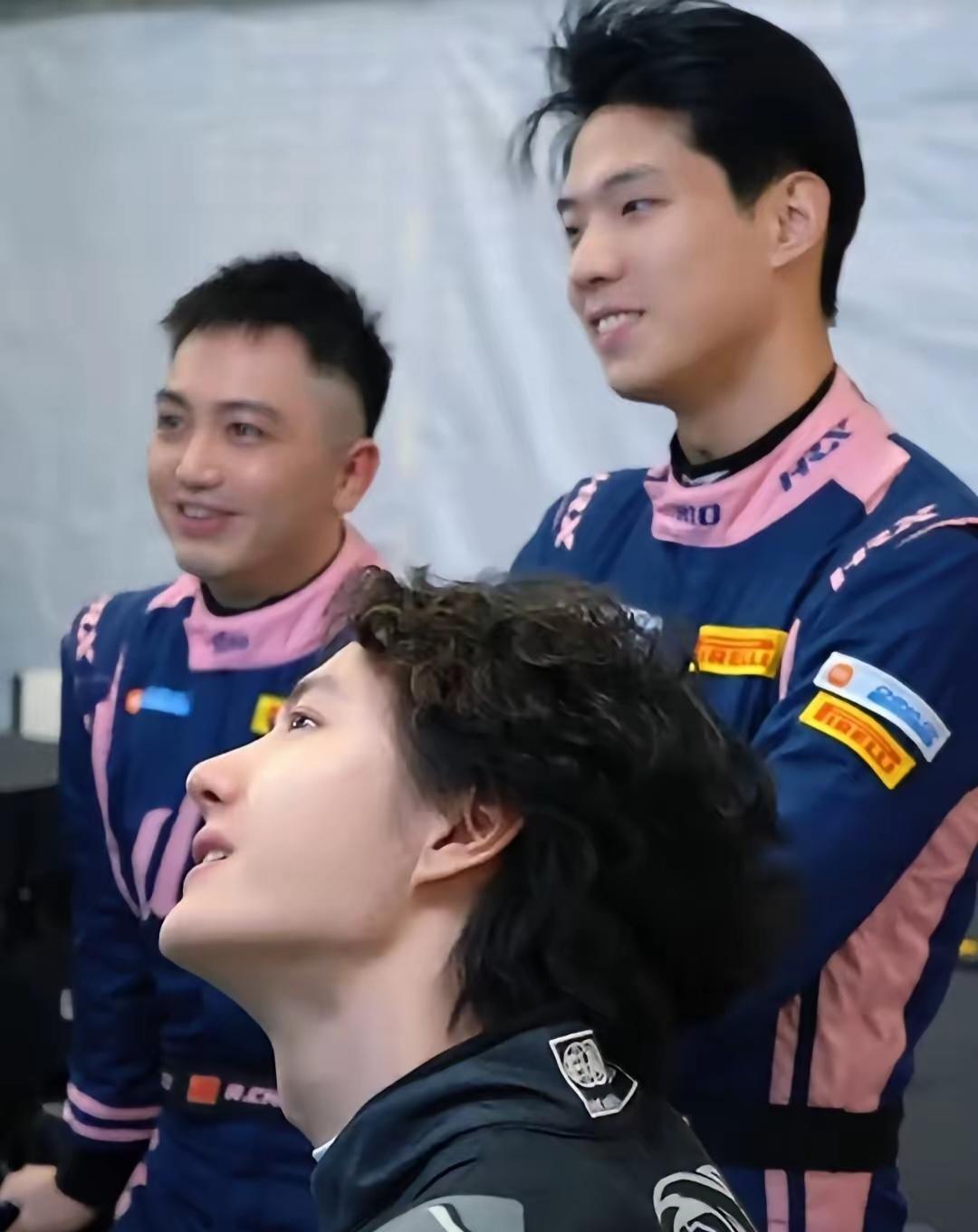 下图充分展示了何谓“明星”！说到娱乐圈的明星们，大家总以为是被包装出来的，颜