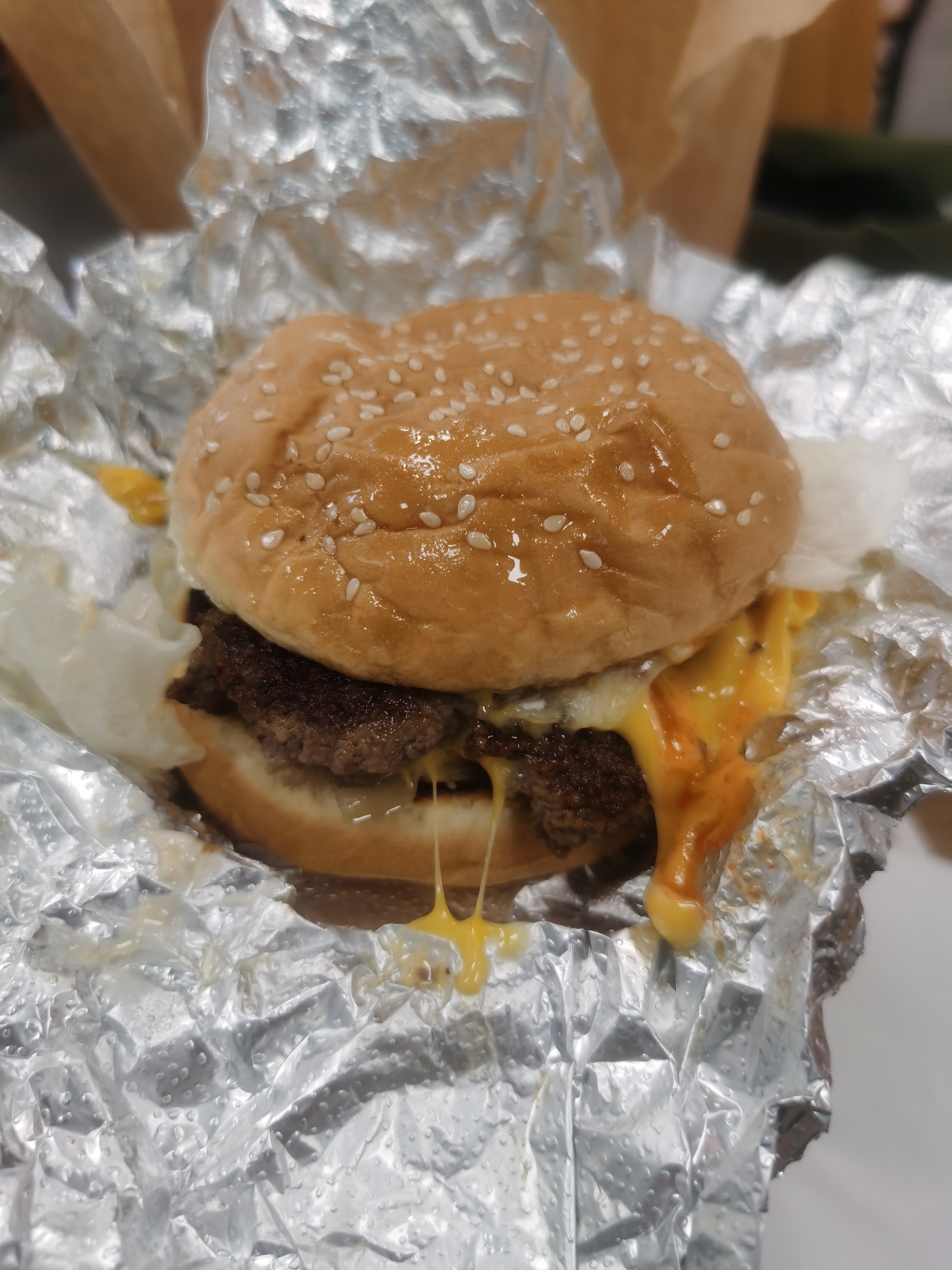 让我尝尝70一个的🍔味道怎么样😋​​​